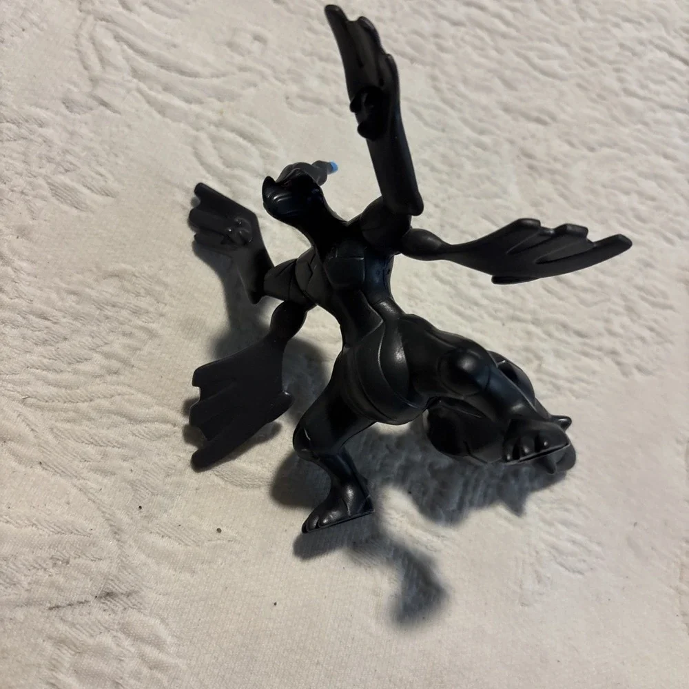 Zekrom 2011 McDonald's Pokémon Nintendo Toy Figure McDonalds